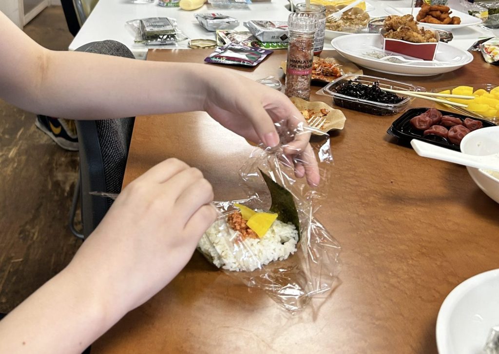 ゲストスピーチ〜初めての家庭科実習「おにぎりをつくろう」